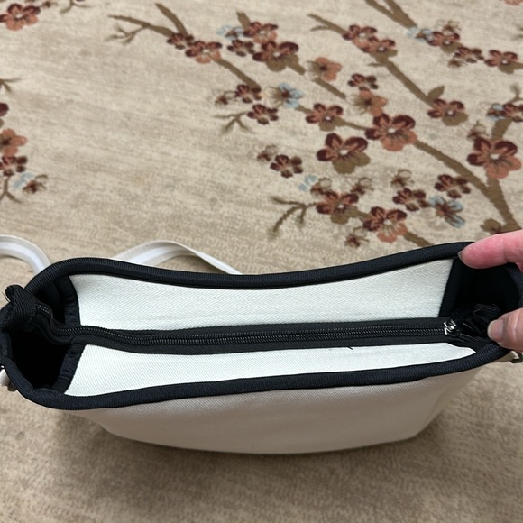 Parker & Hyde Crossbody - Picture 6 of 6